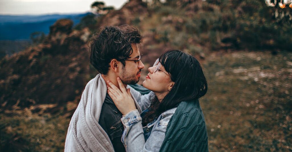 婚活の場で会話がかみ合わず困っている男性の様子