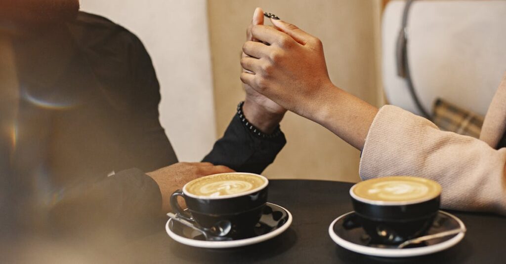 婚活での気づきと行動改善によって前向きに変わっていく男女の様子